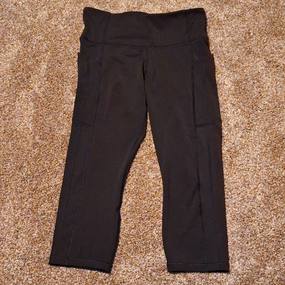Athleta EUC! Ultimate Stash II Capri Legging! Size small!